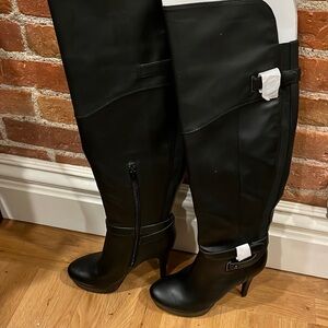 Never worn! Size 8 Guess Boots! Add these boots to your fall wardrobe!